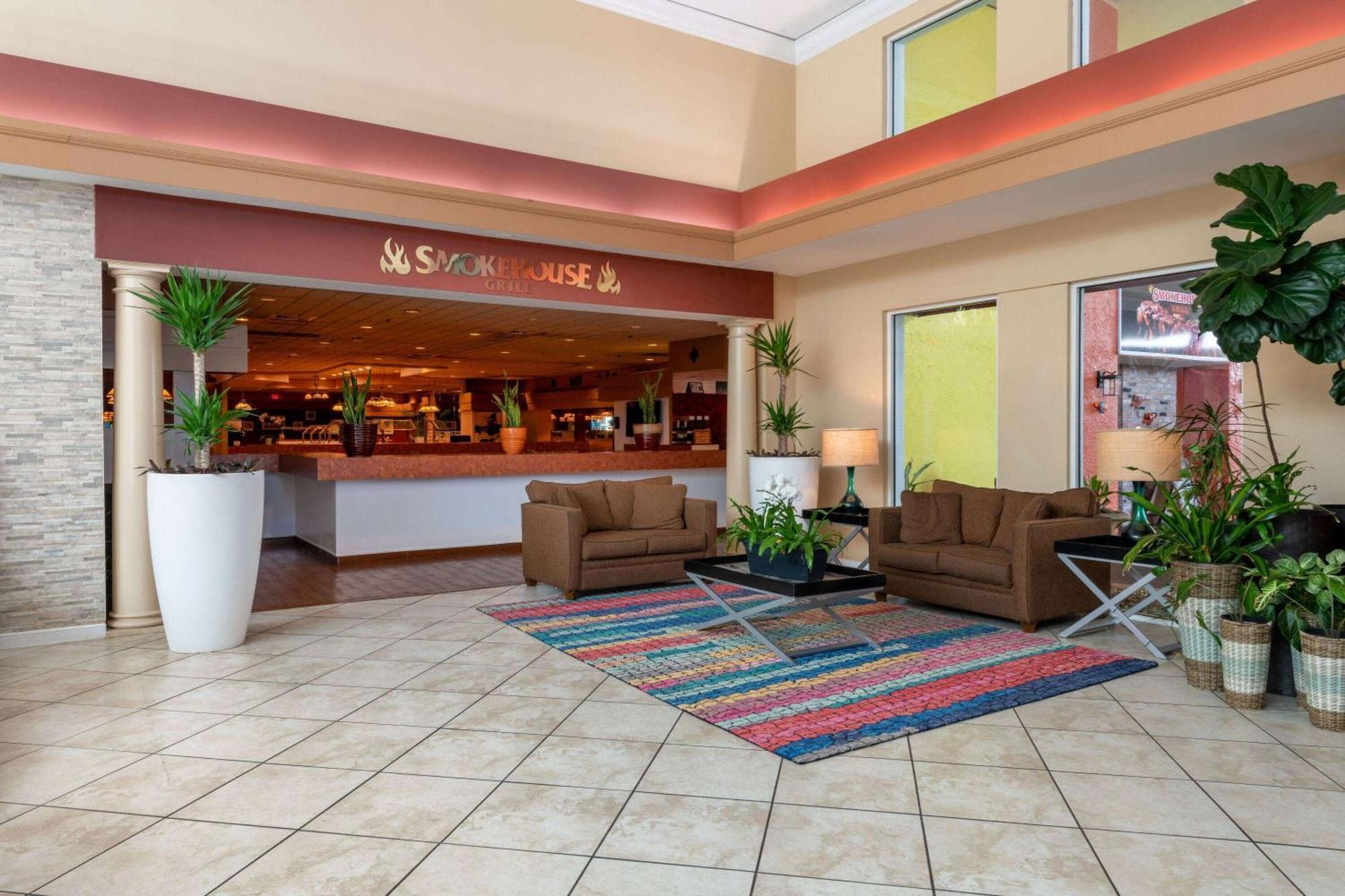 Отель Ramada By Wyndham Kissimmee Gateway Орландо Экстерьер фото